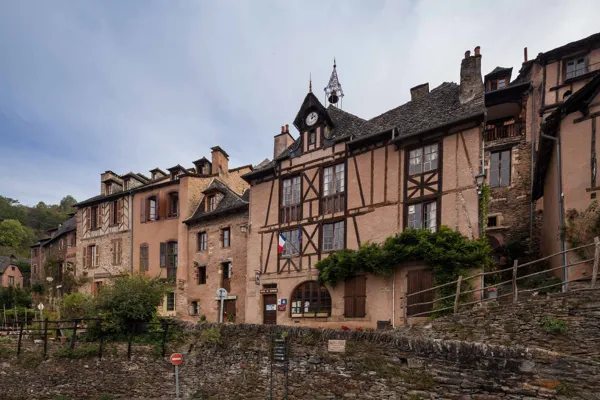 Office de Tourisme de Conques dans le bourg du Conques