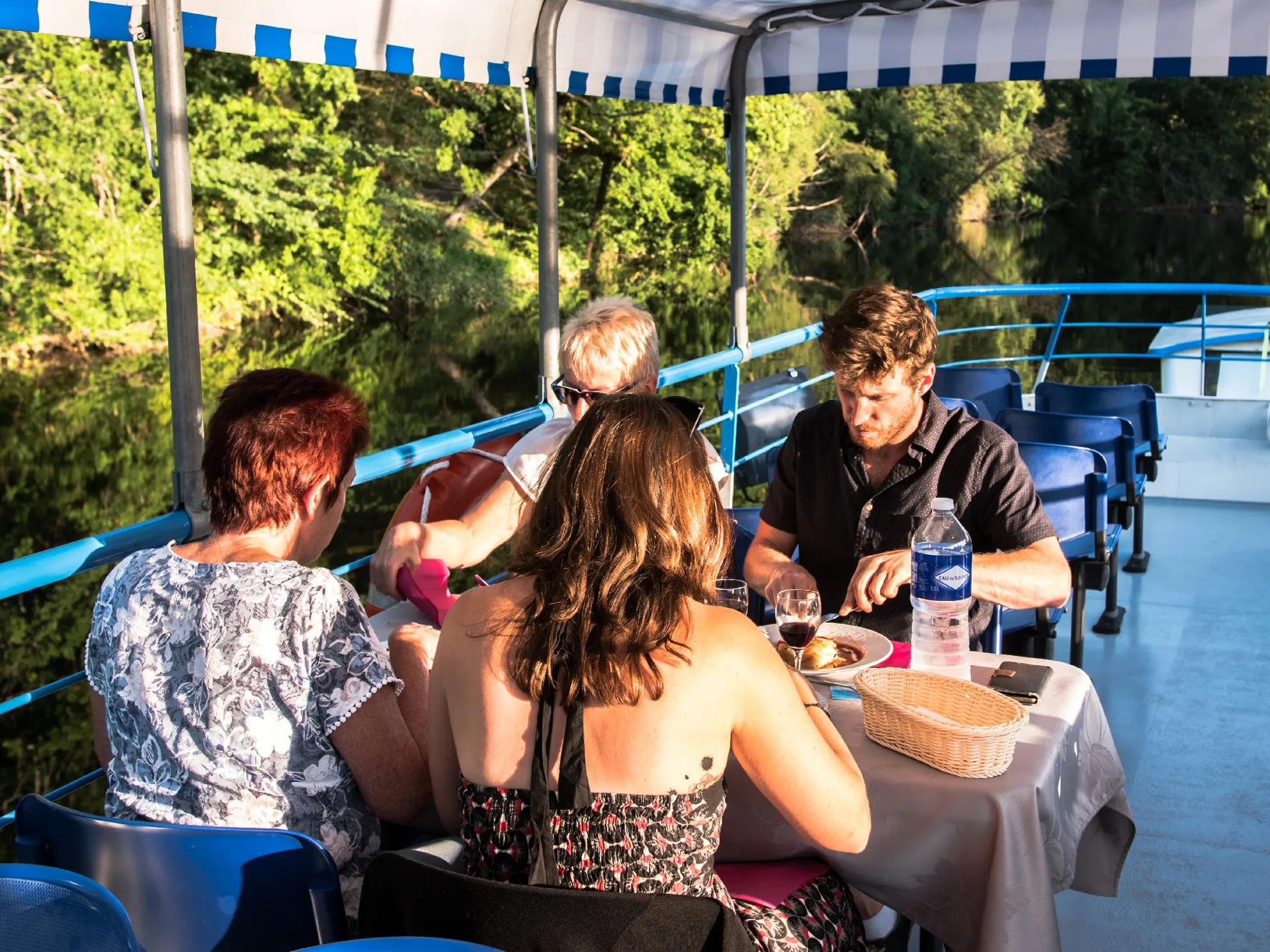 Bateau l'Olt : promenade et restauration (groupes)