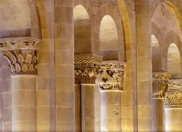 Conques - Visites en nocturne des tribunes