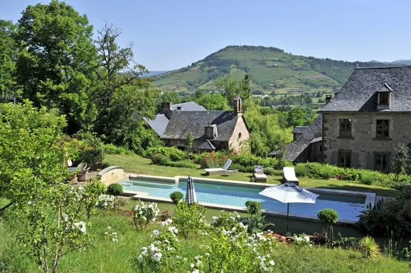 Vue générale sur la piscine