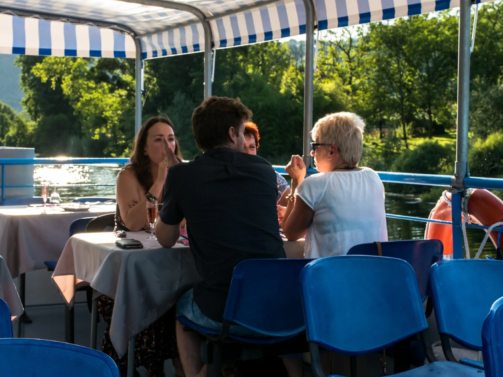 Bateau Olt : promenade et restauration