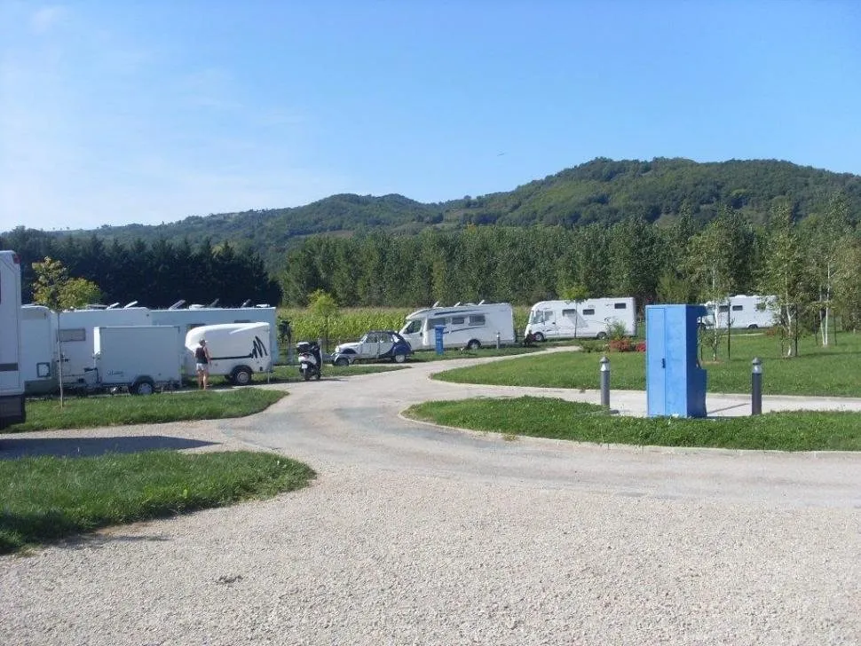 Aire municipale de service pour camping-car de Saint-Cyprien - Borne de services