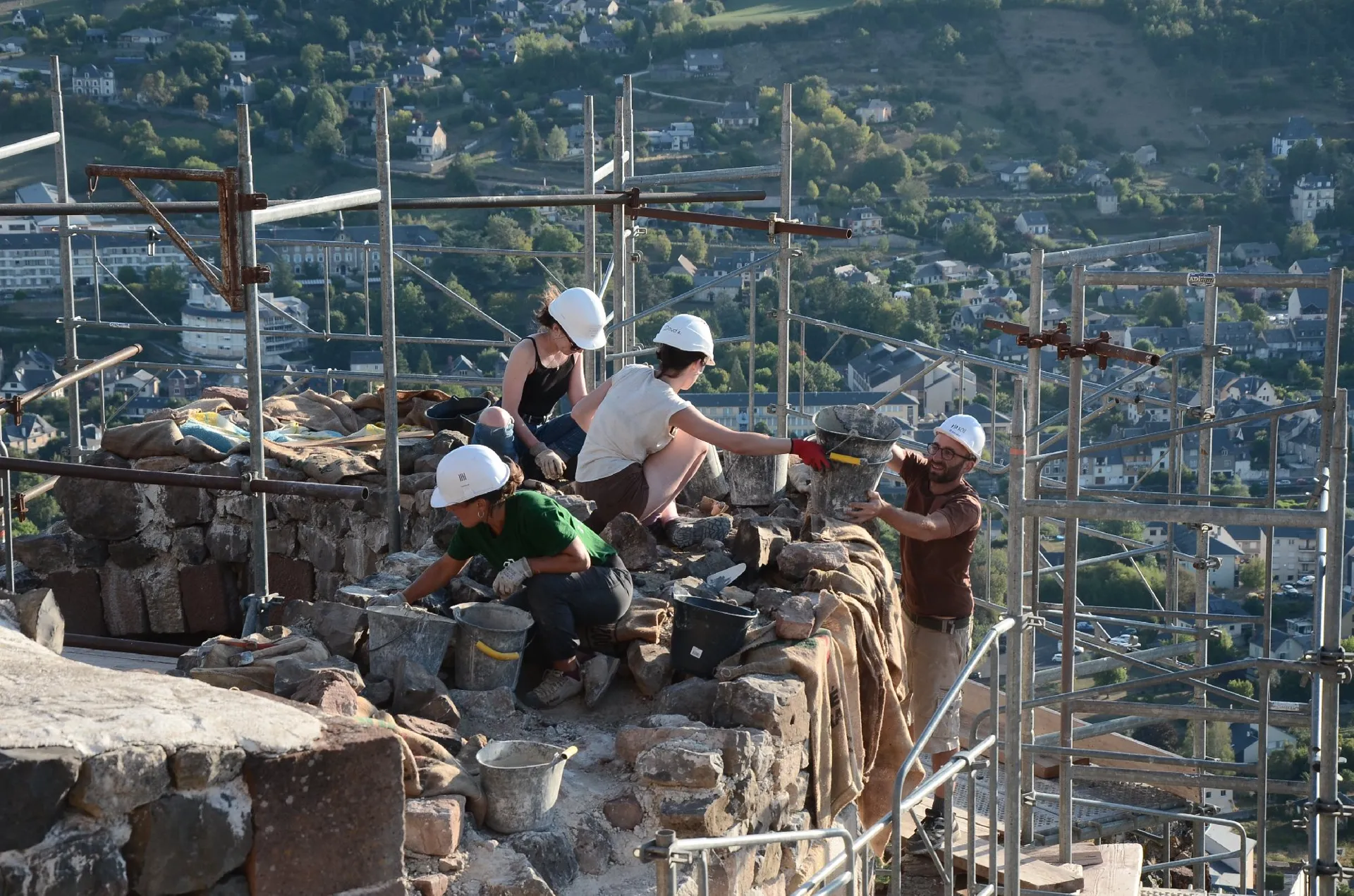 Chantiers de bénévoles, Château de Calmont d'Olt