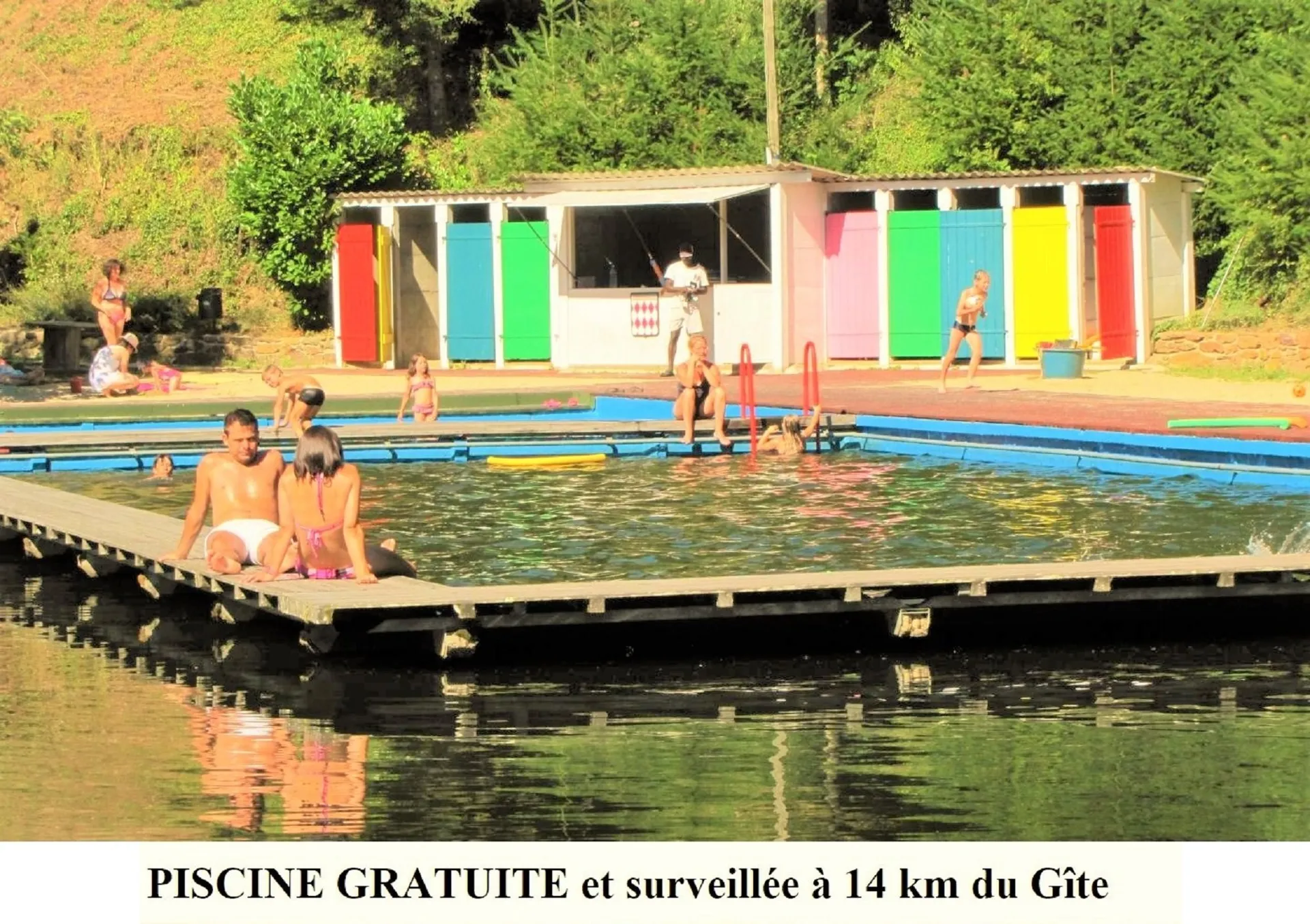 Piscine gratuite et surveillée à 14 km seulement du gîte.