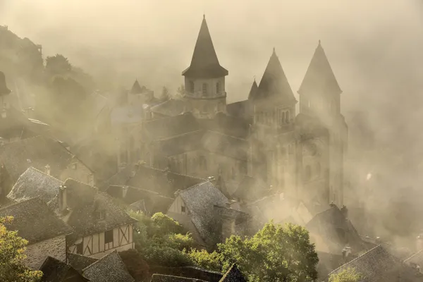 Conques dans la brume