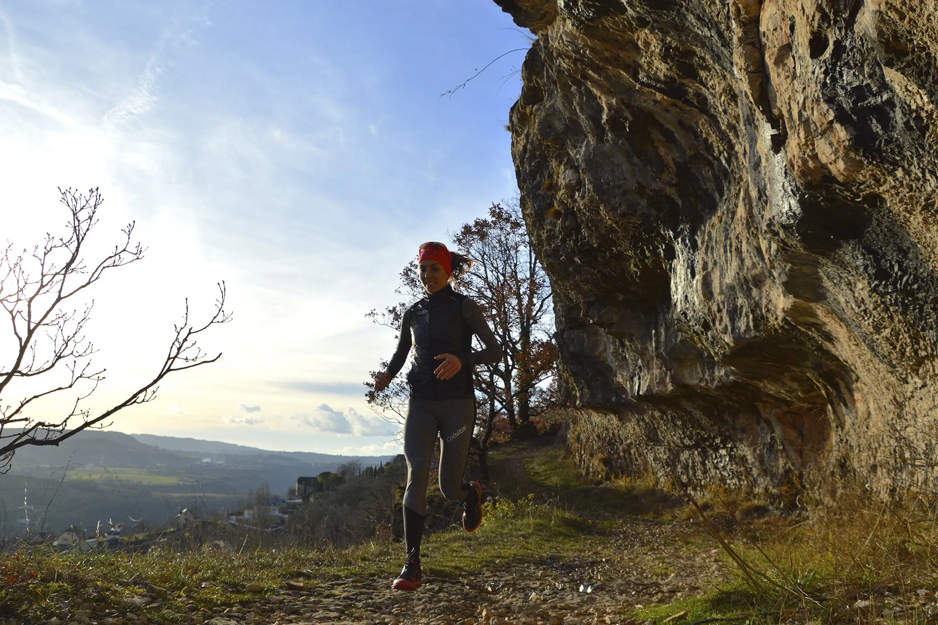 Anne-Lise Rousset s'entraîne sur les corniches de Salles-la-Source