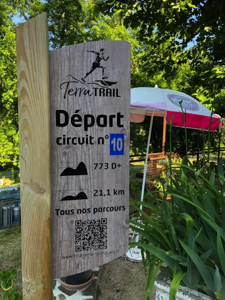 Au départ du parcours de Trail de Grand-Vabre qui traverse les départements du Cantal et de l'Aveyron