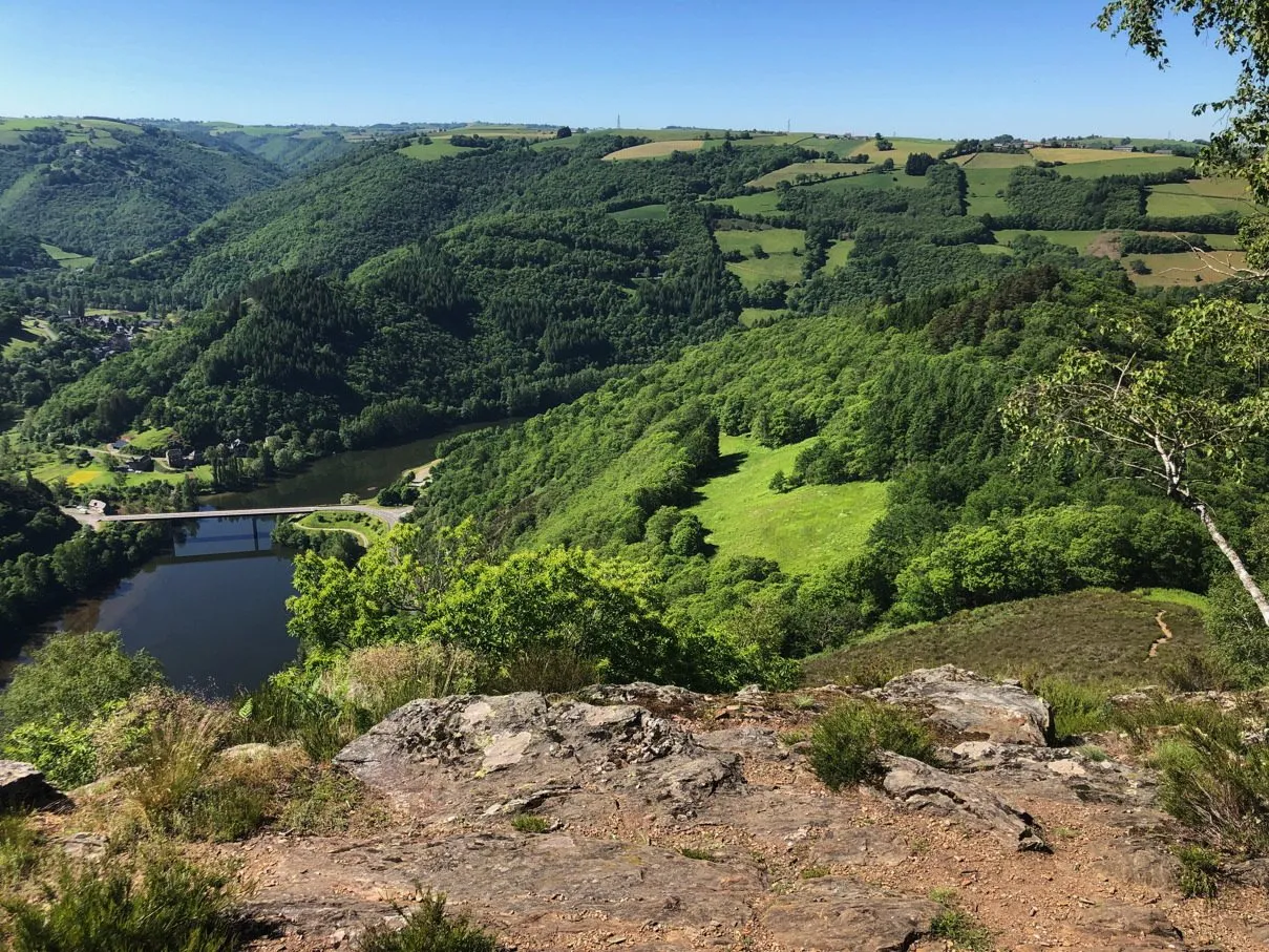 Magnifique point de vue sur la vallée du Lot avec de finir son parcours trail au coeur de la vallée du Dourdou.