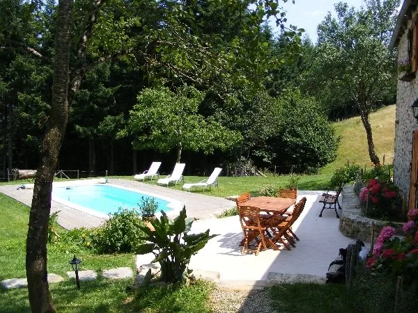 Christian et Josiane Cayla - Gîte La Gineste - PIscine