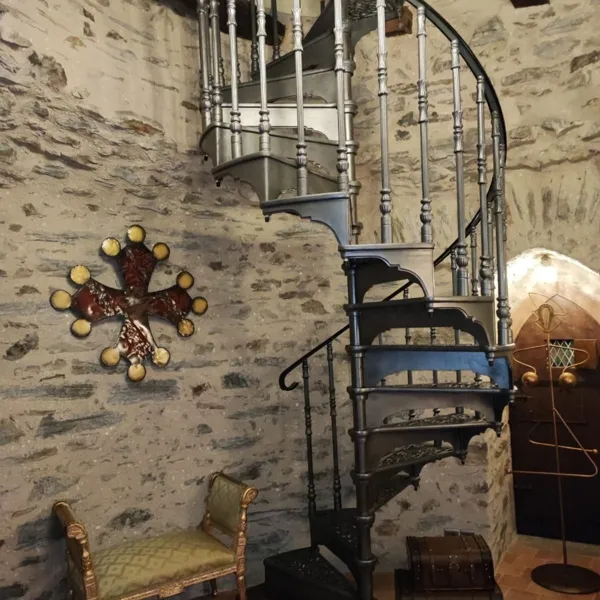 Le Manoir des Pélies escalier de la tour