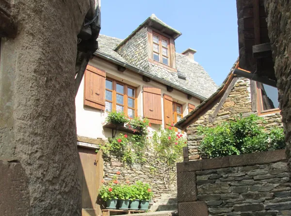 Extérieur Gîte Lascoumes Conques village