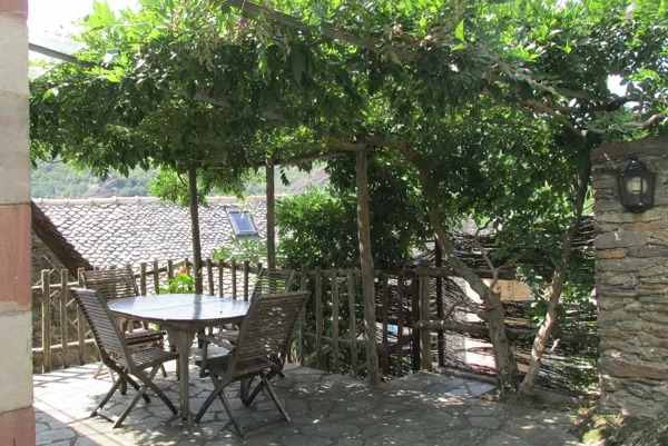 Terrasse Gîte Location de vacances Lascoumes Village Conques