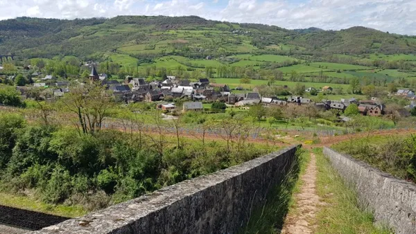 Sur le chemin au dessus de Valady