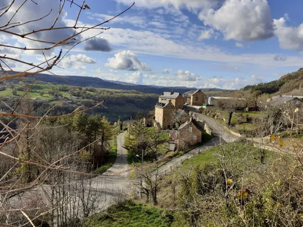 Figuiès, vu sur le hameau du puech depuis la terrasse