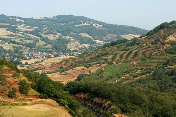 Vue du village de Saint-Christophe depuis le Puech du Cayla