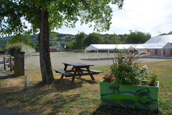 Aire de pique-nique à Saint-Christophe Vallon (quilles)