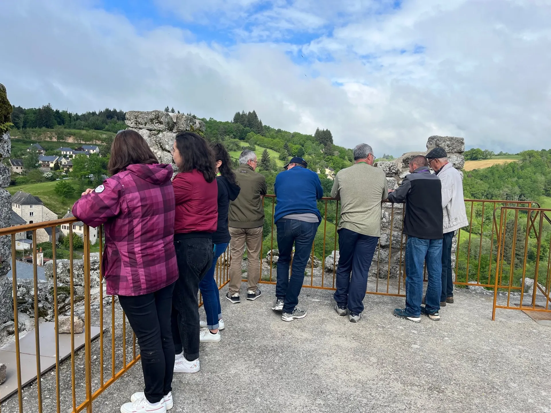 Tour du château de Sénergues (groupe)