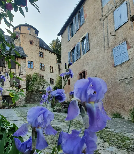 Les visites guidées de Conques - ruelles médiévales - village de Conques