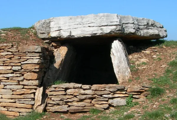 Dolmen de Peyrelevade